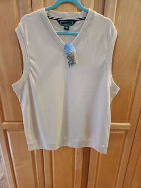 Devon & Jones Men's V-Neck Sweater Vest in Cream
